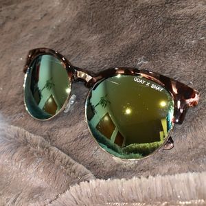 QUAY X SHAY MITCHELL Vida Sunglasses - Tortoise